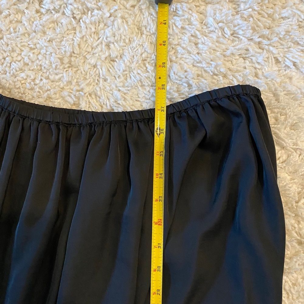 Women's United Colors of Benetton Maxi Skirt. Black. Medium. Resortwear. Goth. - Picture 9 of 10
